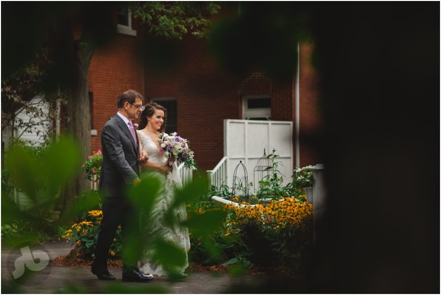 kingston wedding photographer - backyard wedding