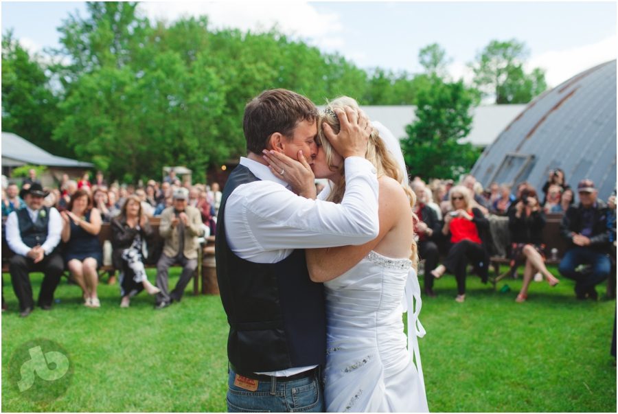 ottawa wedding photographer, farm wedding, beau's brewery wedding, kingston wedding photographer